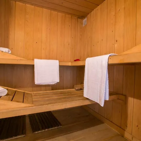 Шале Les Praz-de-chamonix Chalet Sleeps 11