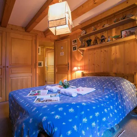 Шале Les Praz-de-chamonix Chalet Sleeps 11 Шамони