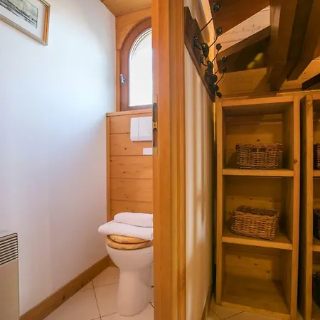 Шале Les Praz-de-chamonix Chalet Sleeps 11 Шамони