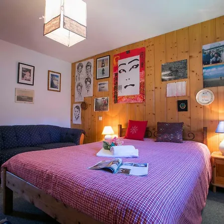 Шале Les Praz-de-chamonix Chalet Sleeps 11