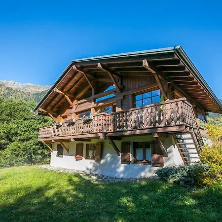 Les Praz-de-chamonix Chalet Sleeps 11 *