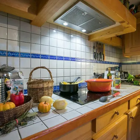 Шале Les Praz-de-chamonix Chalet Sleeps 11 Шамони