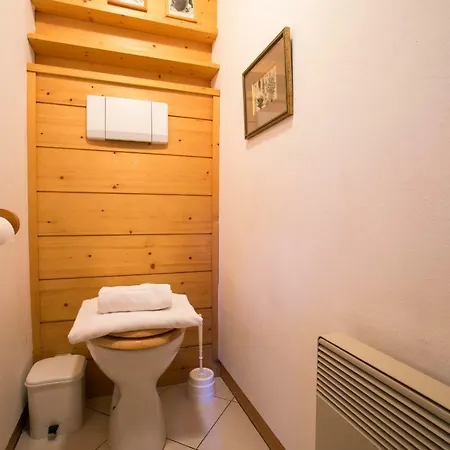 Шале Les Praz-de-chamonix Chalet Sleeps 11 *