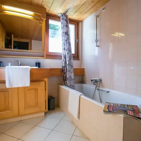 Les Praz-de-chamonix Chalet Sleeps 11 Шале *