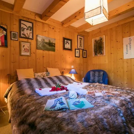 Шале Les Praz-de-chamonix Chalet Sleeps 11 *