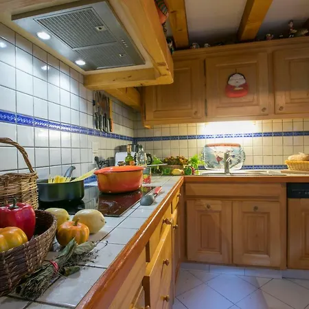 Шале Les Praz-de-chamonix Chalet Sleeps 11
