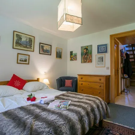 Les Praz-de-chamonix Chalet Sleeps 11 Шале *