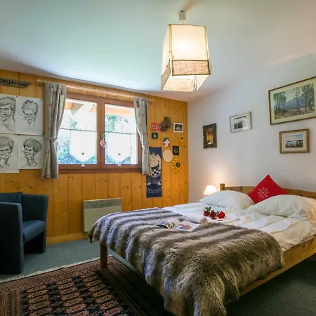 Шале Les Praz-de-chamonix Chalet Sleeps 11 *