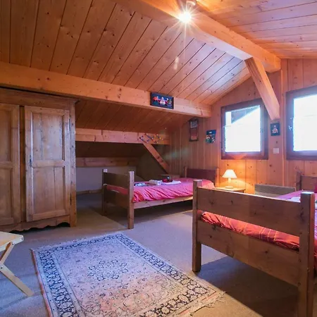 Шале Les Praz-de-chamonix Chalet Sleeps 11 *